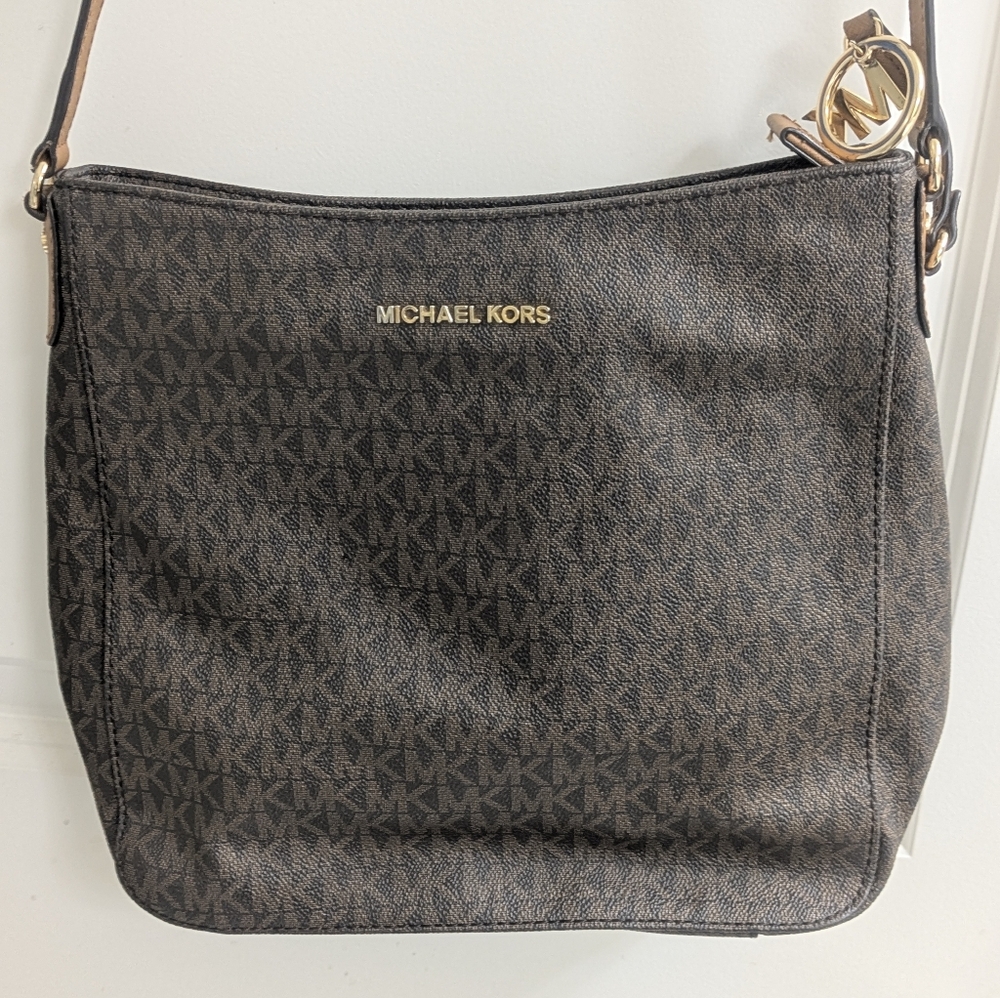 Michael Kors jet set travel messenger bag